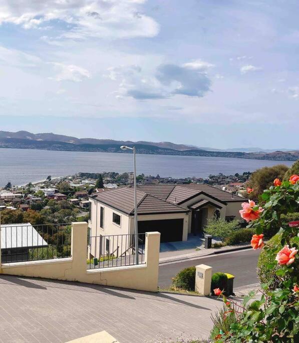 Millions View - Hobart Villa Sandy Bay Esterno foto