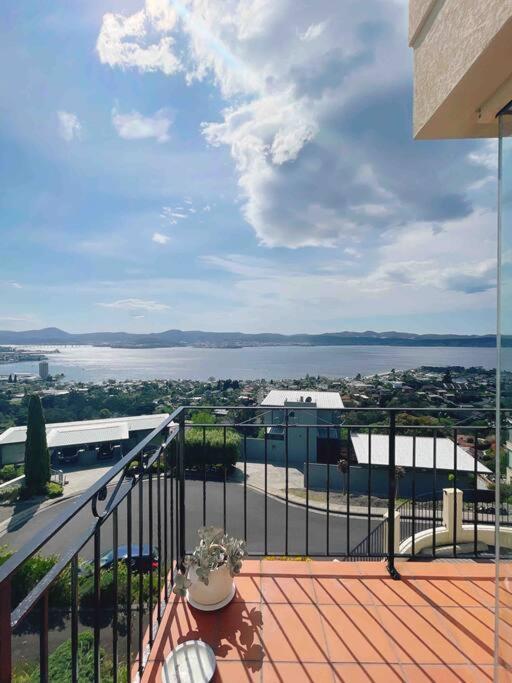 Millions View - Hobart Villa Sandy Bay Esterno foto